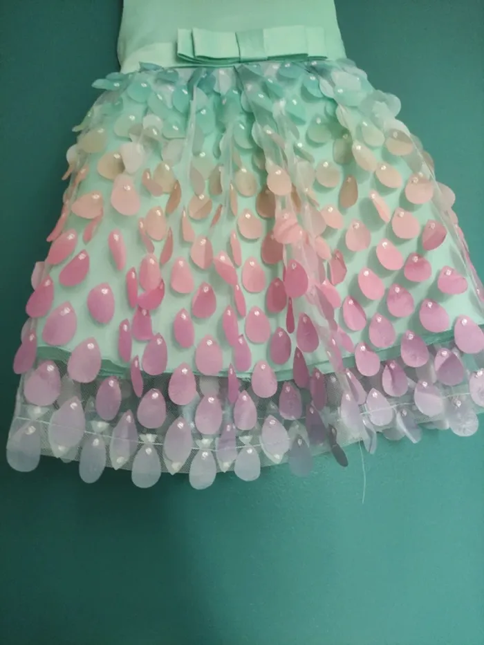 Très belle robe table sirène taille 18/24 mois en très bon état très peu porté - photo numéro 2