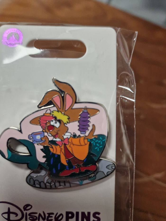 Pins disney le lievre de mars de Alice edition limitée - photo numéro 2
