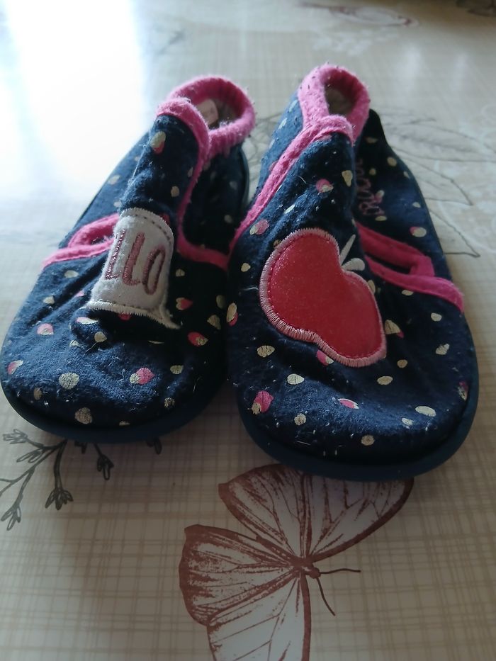 Paire de chaussons filles pointure 23 - photo numéro 2