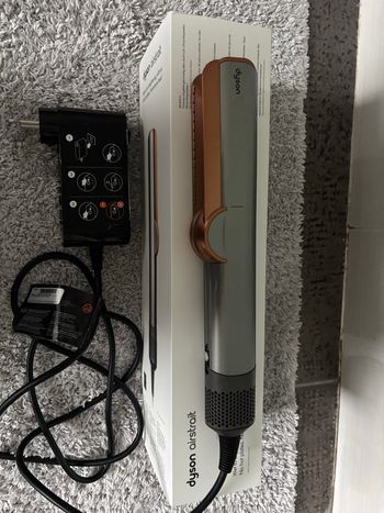Dyson airstrait