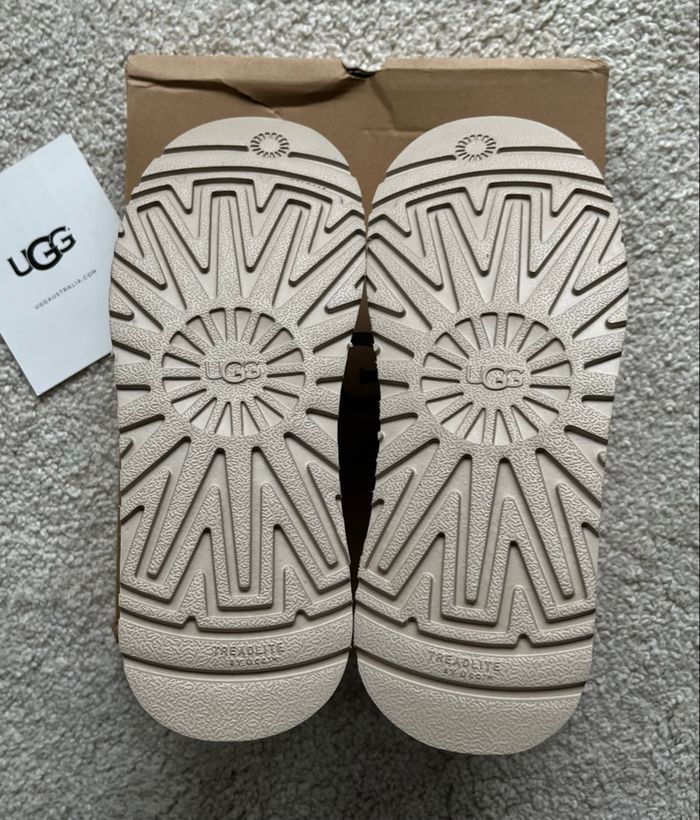 Sabots fourrées UGG Tazz - Taille 39 - Neuves - photo numéro 5