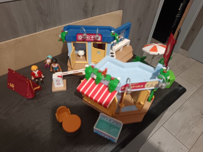 Camping playmobil 70087