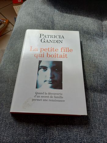 Livre la petite fille qui boitait
