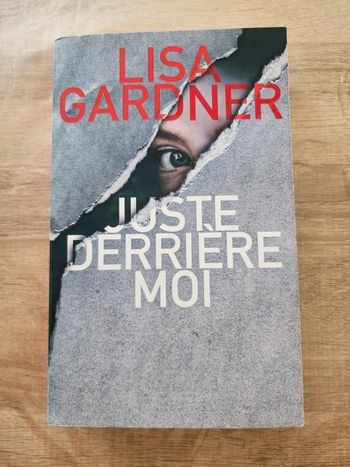 Livre broché "juste derrière moi" de Lisa Gardner