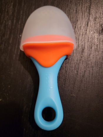 Sucette avec compartiment