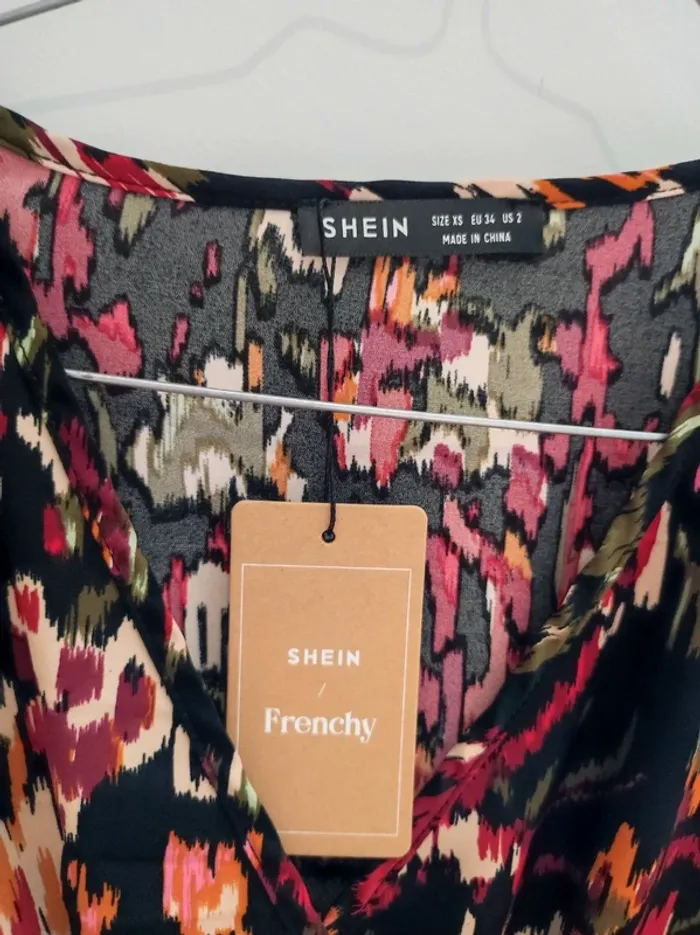 Robe colorée XS Shein neuf - photo numéro 3