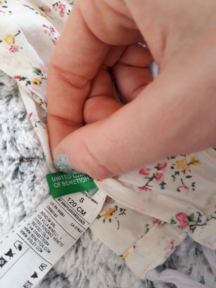Fille: Foulard Benetton 6/7 ans - photo numéro 4