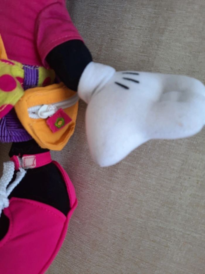 Peluche Minnie de motricité fine pour apprendre à lacer boutonner - photo numéro 3
