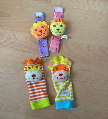 Chaussette et poignet bébé marionnette