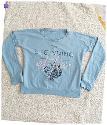 Sweat bleu pastel imprimé The beginning et fin – casual doux