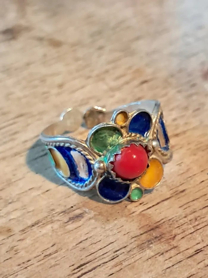 Belle bague kabyle en argent émail et corail