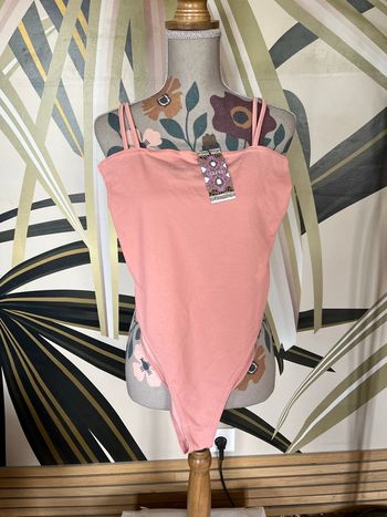 Body neuf à bretelles 