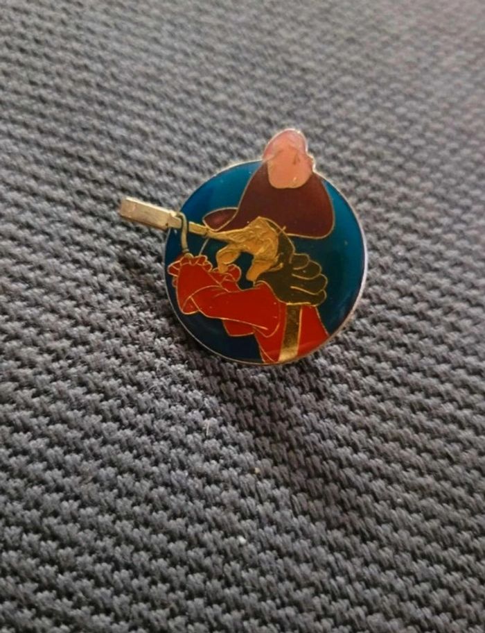 Pins capitaine crochet disney - photo numéro 3