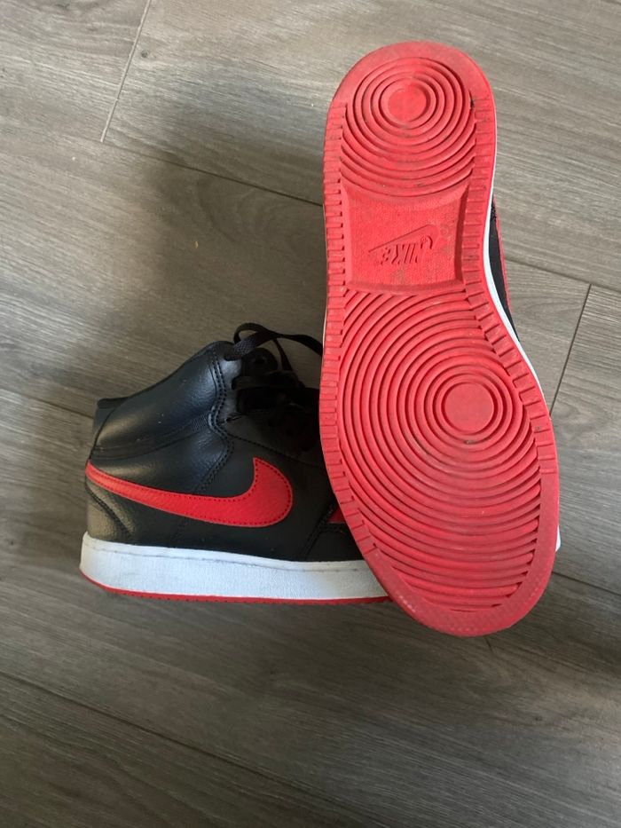 Air Jordan rouge et noire - photo numéro 3