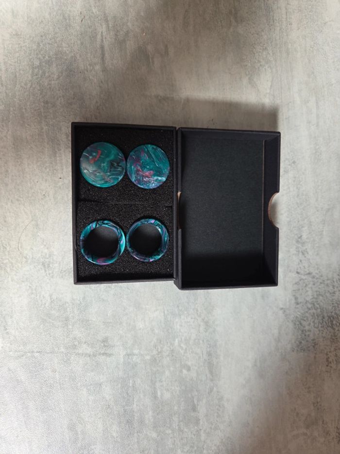 Boucle d'oreilles écarteurs d'oreilles neufs dans sa boite homme ou femme