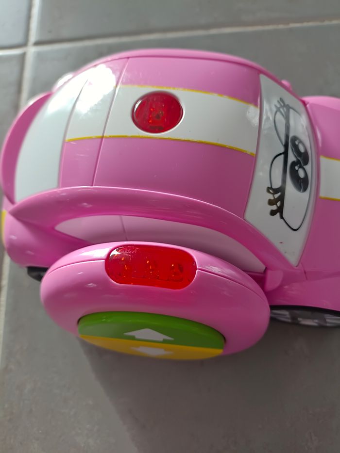 Voiture télécommandée Volkswagen rose - photo numéro 5