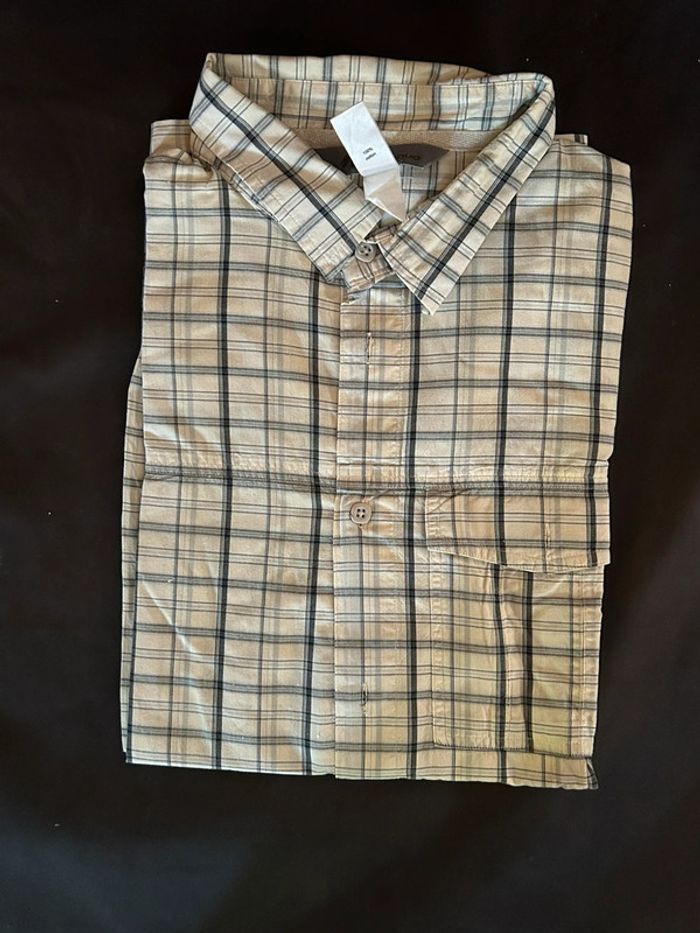 649 - chemise beige à carreaux