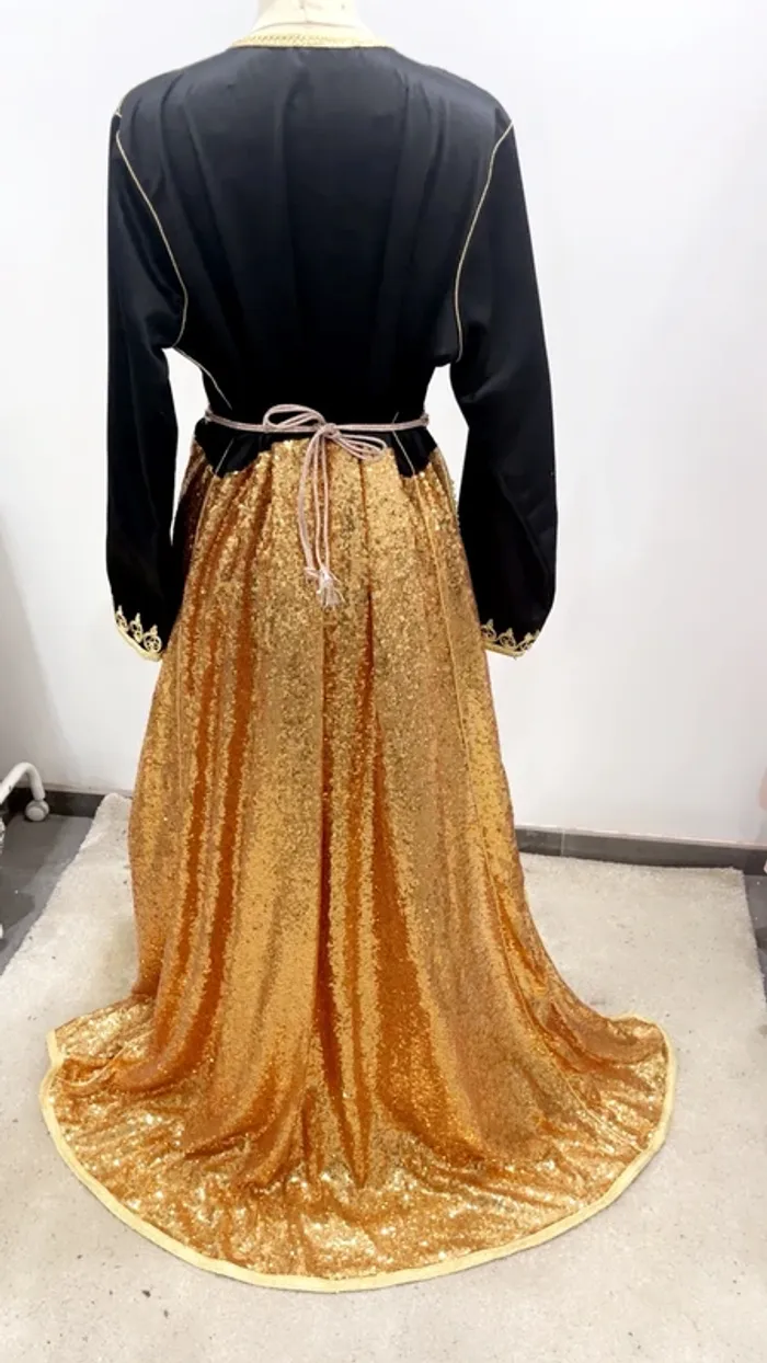 Joli caftan brodé - photo numéro 5
