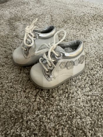 Paire de chaussures pour bébé