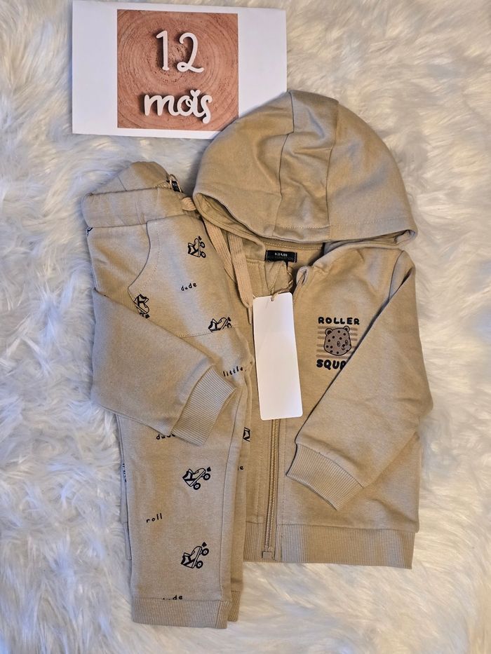 NEUF (NON PORTÉ) 🏷👌👌👌🏷💙💙😍🤩superbe ensemble molleton 12 MOIS GARÇON 💙💙😍🤩 - photo numéro 2