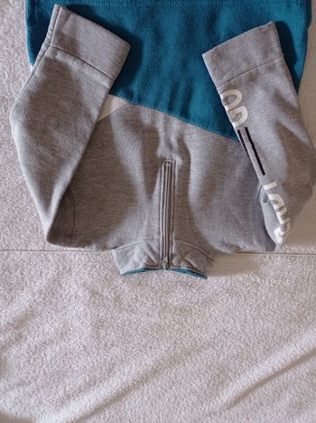 Pull manches longues voir photos âge 3 ans 98 cm eau de survêtement voir photos