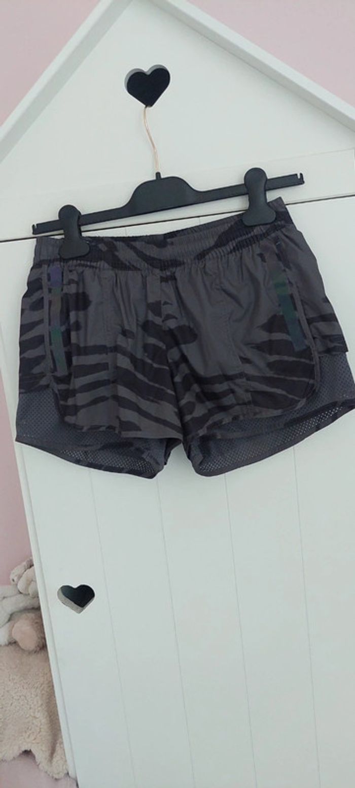 État neuf Short actif gris
Adidas Stella McCartney - photo numéro 11