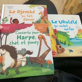 3 livres Hachette jeunesse- neuf