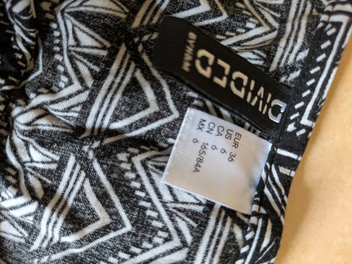 Robe tendance à motif h&M 36 S très bon état été - photo numéro 2