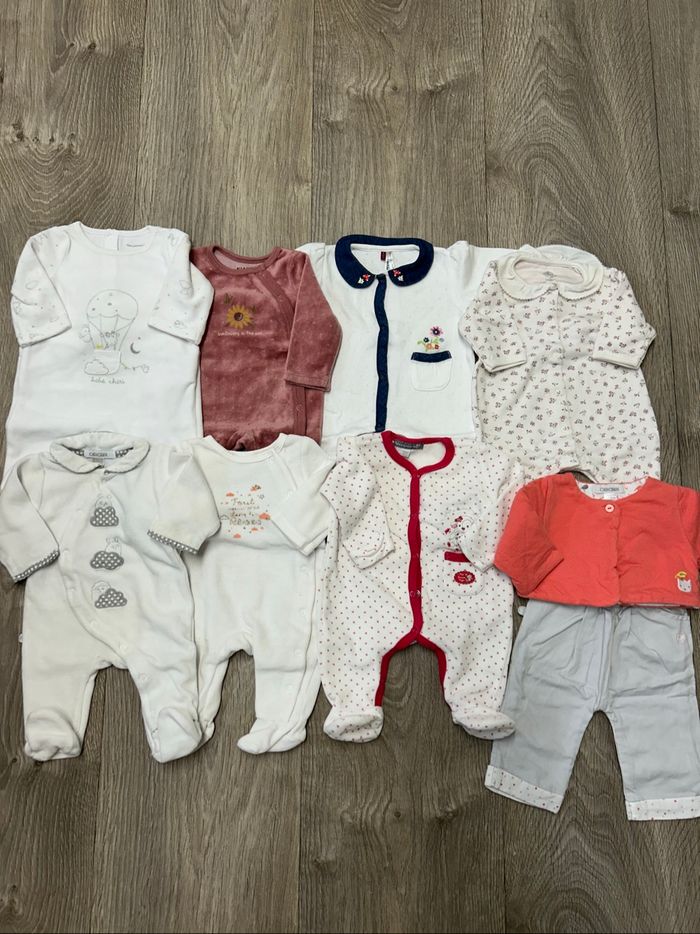 Lot vêtements 1 mois bébé fille
