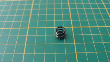 Pièce 12O du fascicule n°12 numéro 12 pièce détachée Renault R8 Gordini 1/8 1/8ème Eaglemoss collect