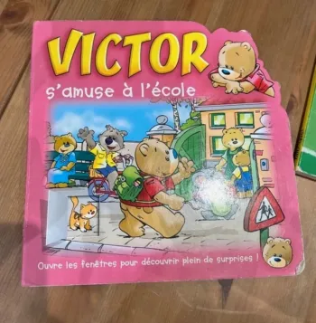 Victor s’amuse à l’école