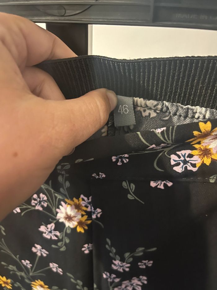 Pantalon Fleuri   Taille 46. - photo numéro 3