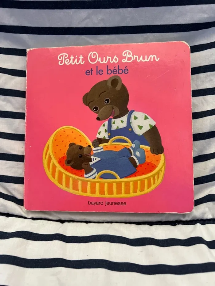 Petit Ours Brun et le bébé