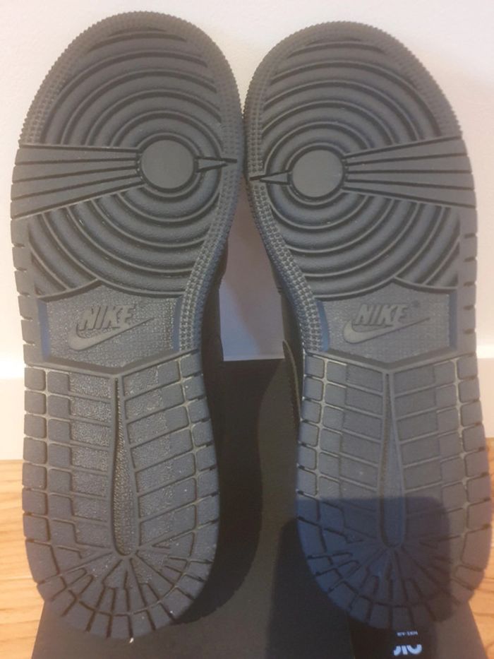 Nike Jordan 1 Low " full black"(38.5) - photo numéro 8