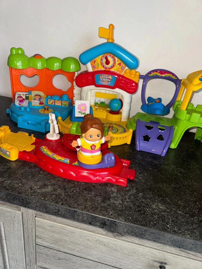 Vtech - 168005 - Jouet Musical - Tut Tut Copains - Mon École Maternelle Magique + La Maîtresse - photo numéro 2