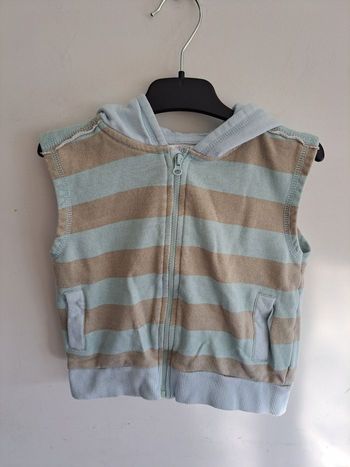 Gilet sans manches à capuche