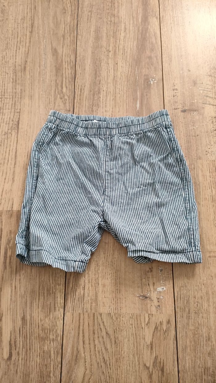 Short 23 mois.