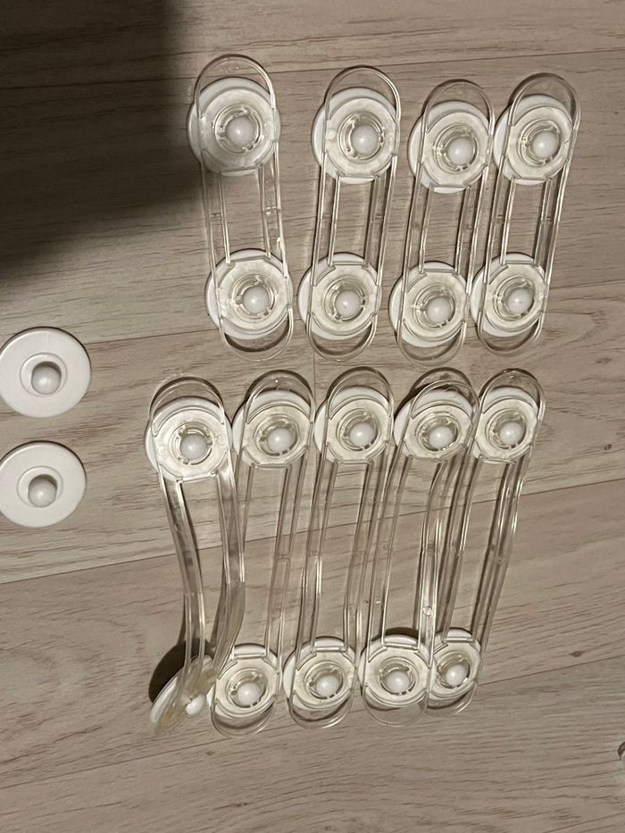 Bloque porte de placard sécurité bébé - photo numéro 3