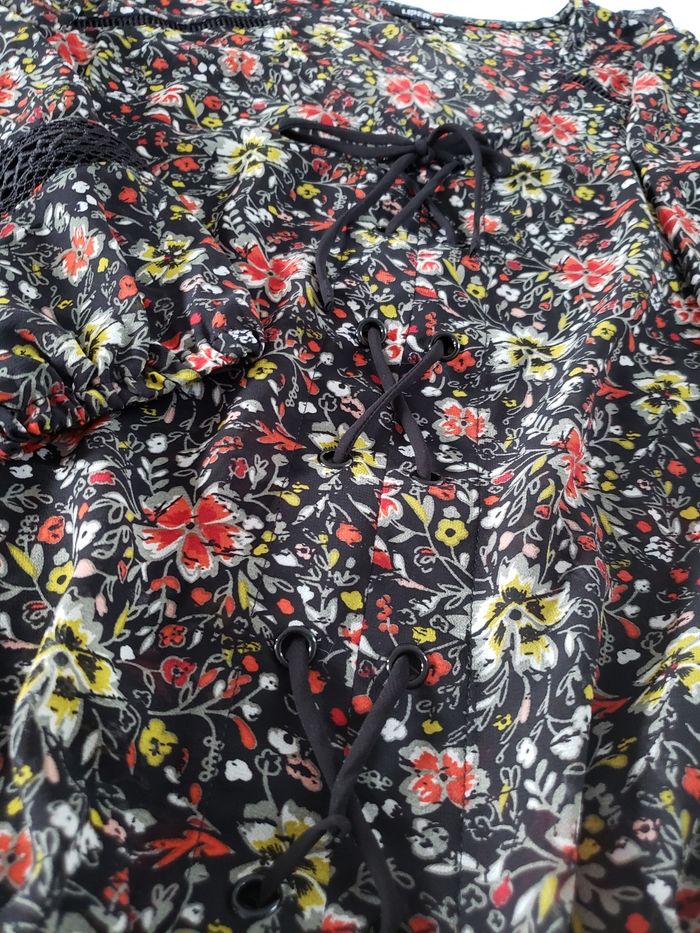 Blouse noire fleuries manches longues - photo numéro 3