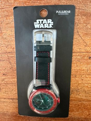 NEUF Montre noir rouge Star Wars Guerre des étoiles Disney Pull&Bear