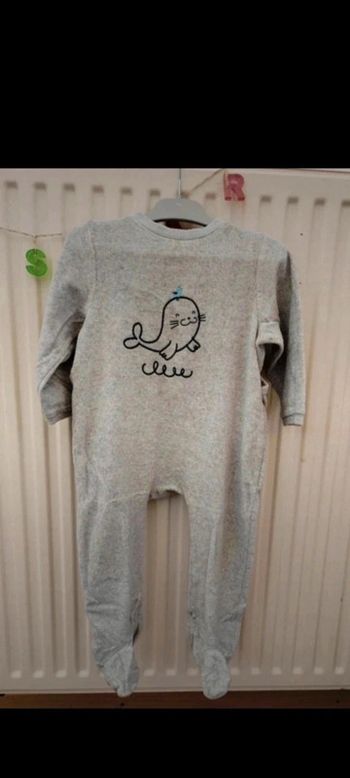 🩶Babygros gris motif phoque 24 mois Mots d'enfants