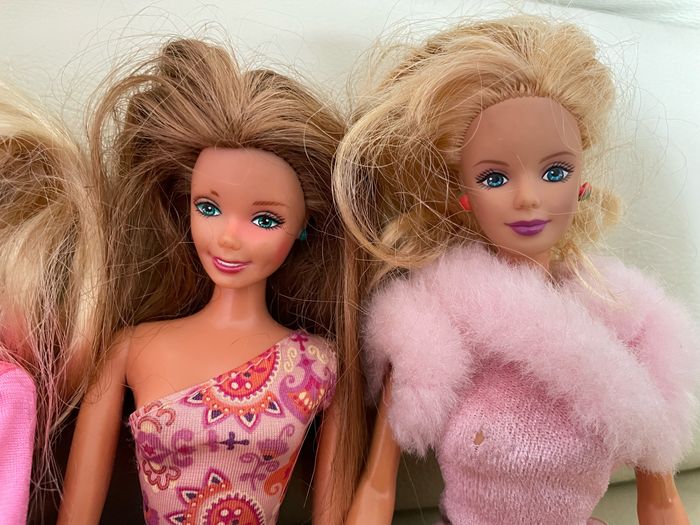 5 Barbies - photo numéro 2