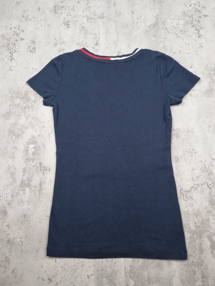 T-shirt Tommy Hilfiger col V bleu marine– Taille XS Femme (mesures en photos) - photo numéro 5