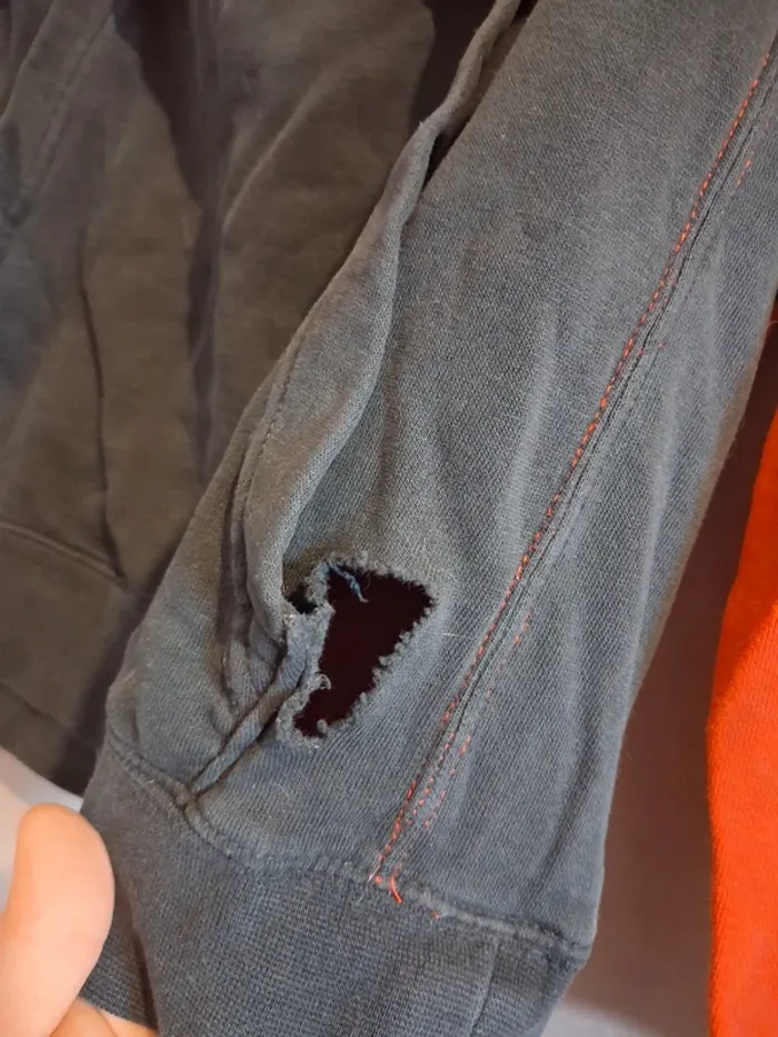 Pull Nike taille 12 ans - photo numéro 2