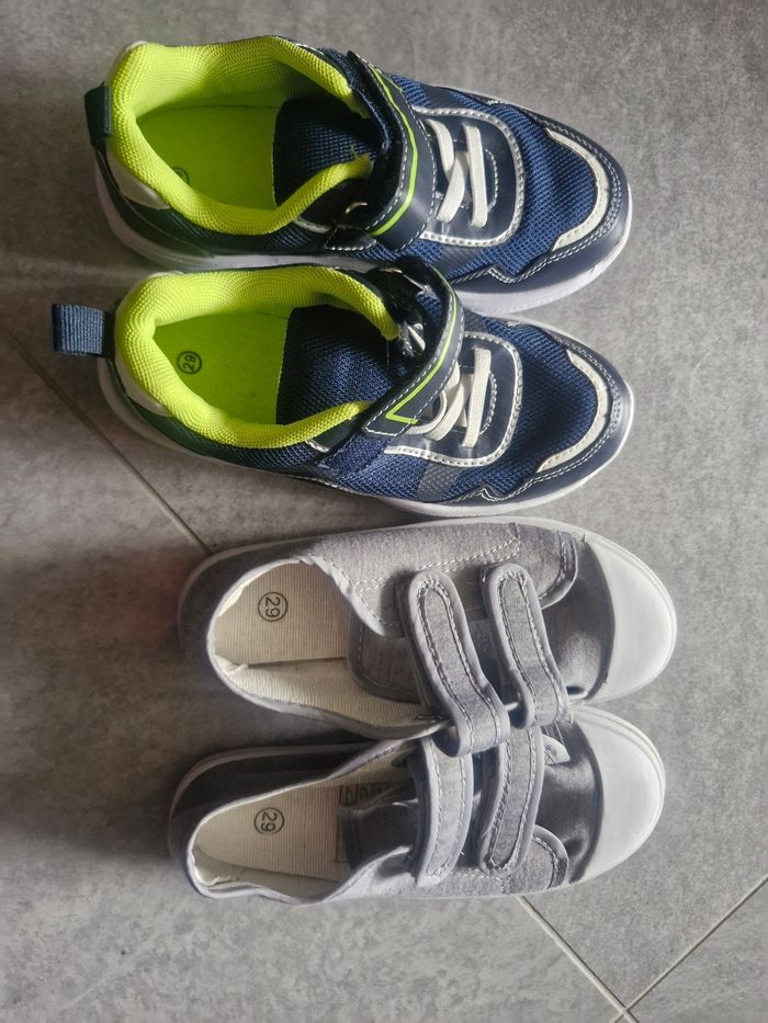 Lot de 2 paires de chaussures garçon taille 29 (1 paire de basket et 1 paire de chaussure)