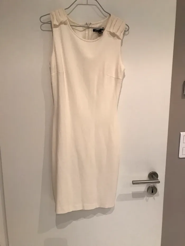 Robe beige Mango