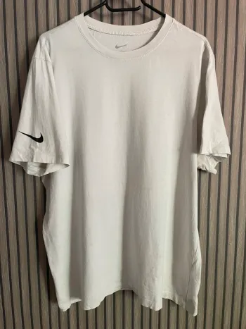 T-shirt Nike