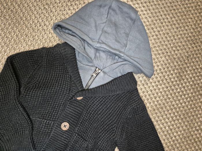 Gilet doublé avec capuche noir et gris - 3 ans - photo numéro 2