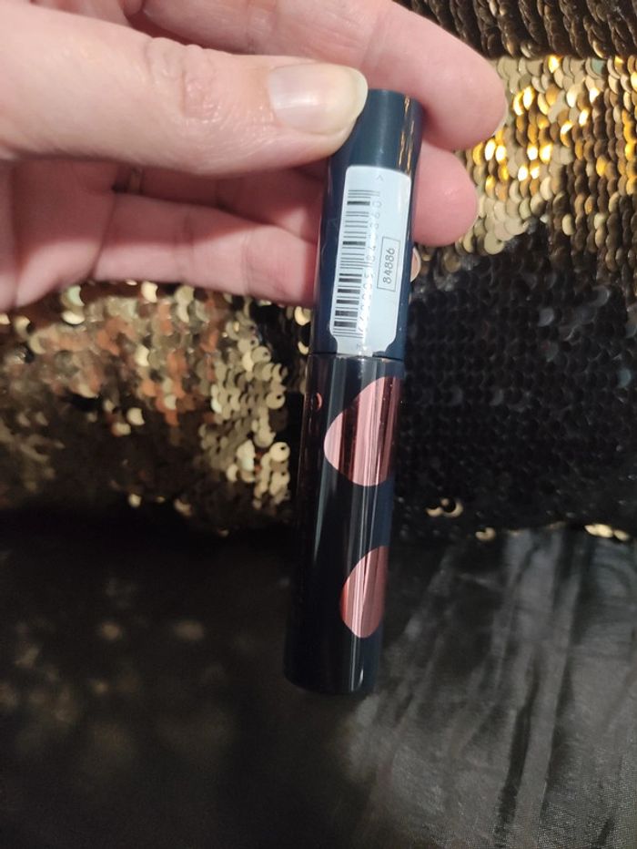 Lot de deux maquillages neufs, baume à lèvres et mascara. - photo numéro 5