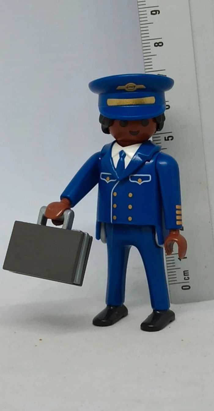 Homme commandant de bord avec mallette playmobil